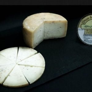 QUESO SEMICURADO CON CEBOLLA CARAMELIZADA “DOÑA LEONOR DE ALBURQUERQUE”